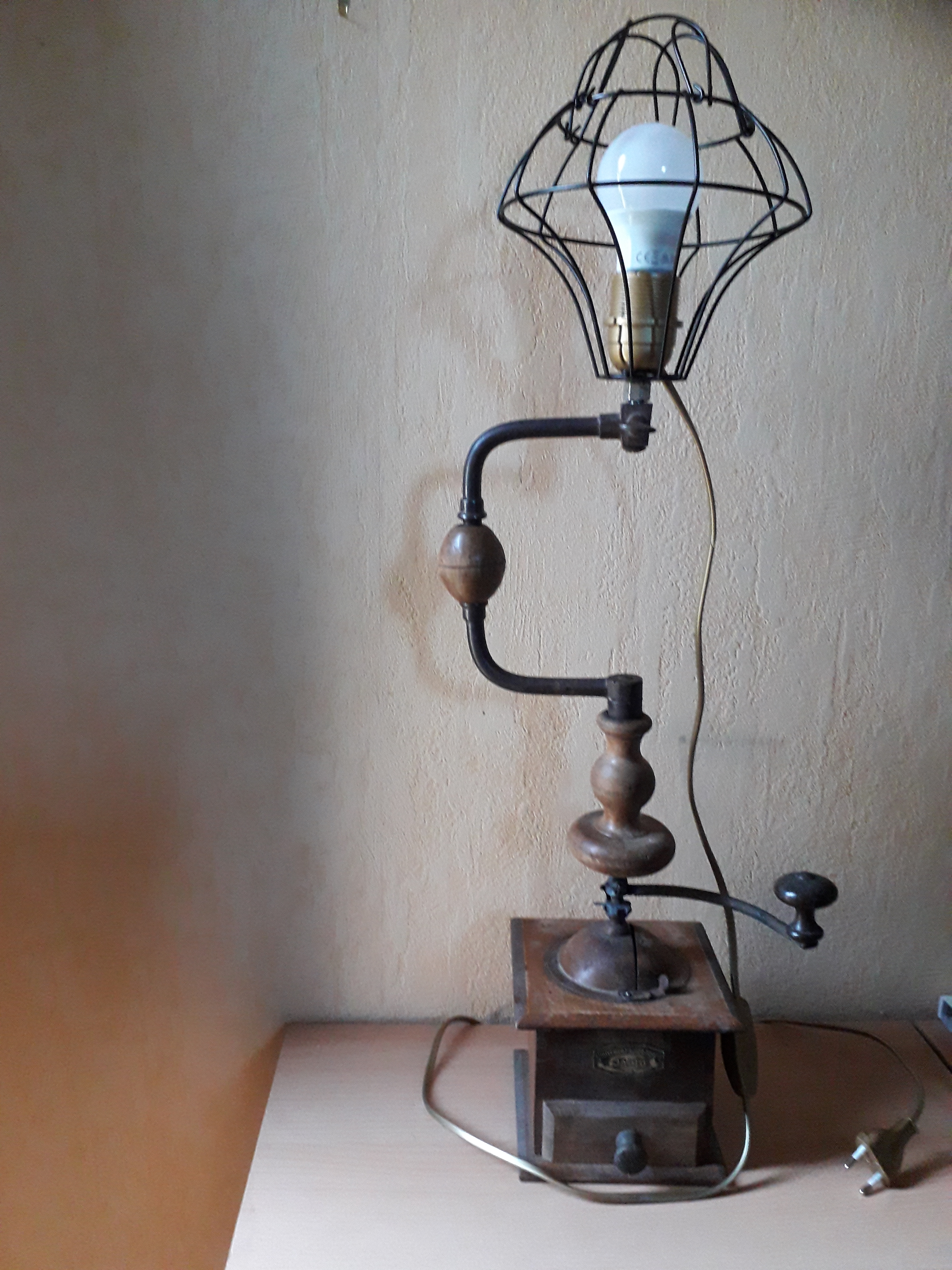 1secondtemps; lampe; création; vintage; industriel; moulin à café; ; déco;